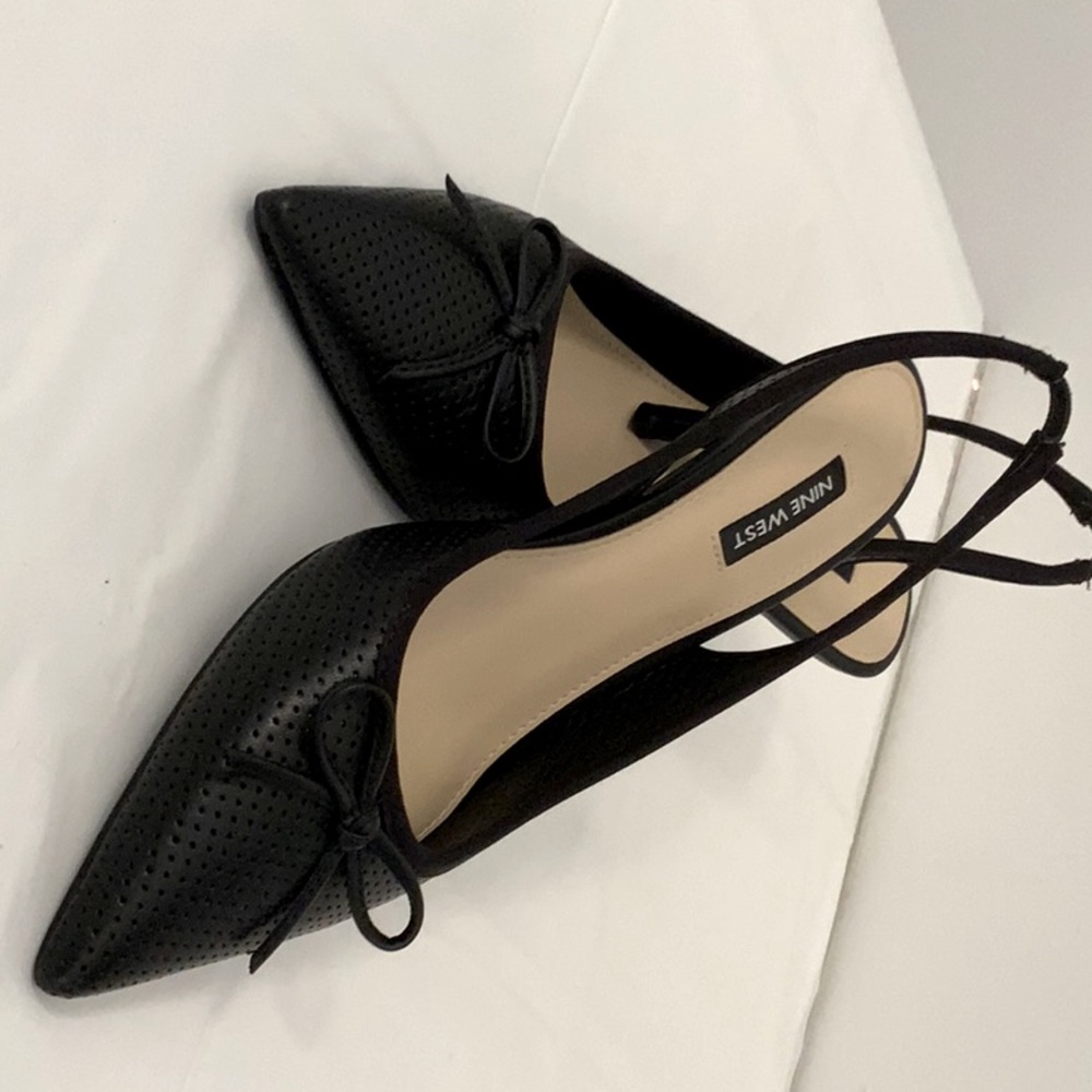 Nine West Black Sling-Back Pointed-Toe Pumps with Bow Detail. USED - SIZE 9.